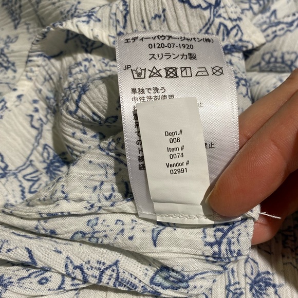 NWOT - Eddie Bauer | White with Blue Floral Pattern Top | Size XL - Picture 9 of 9
